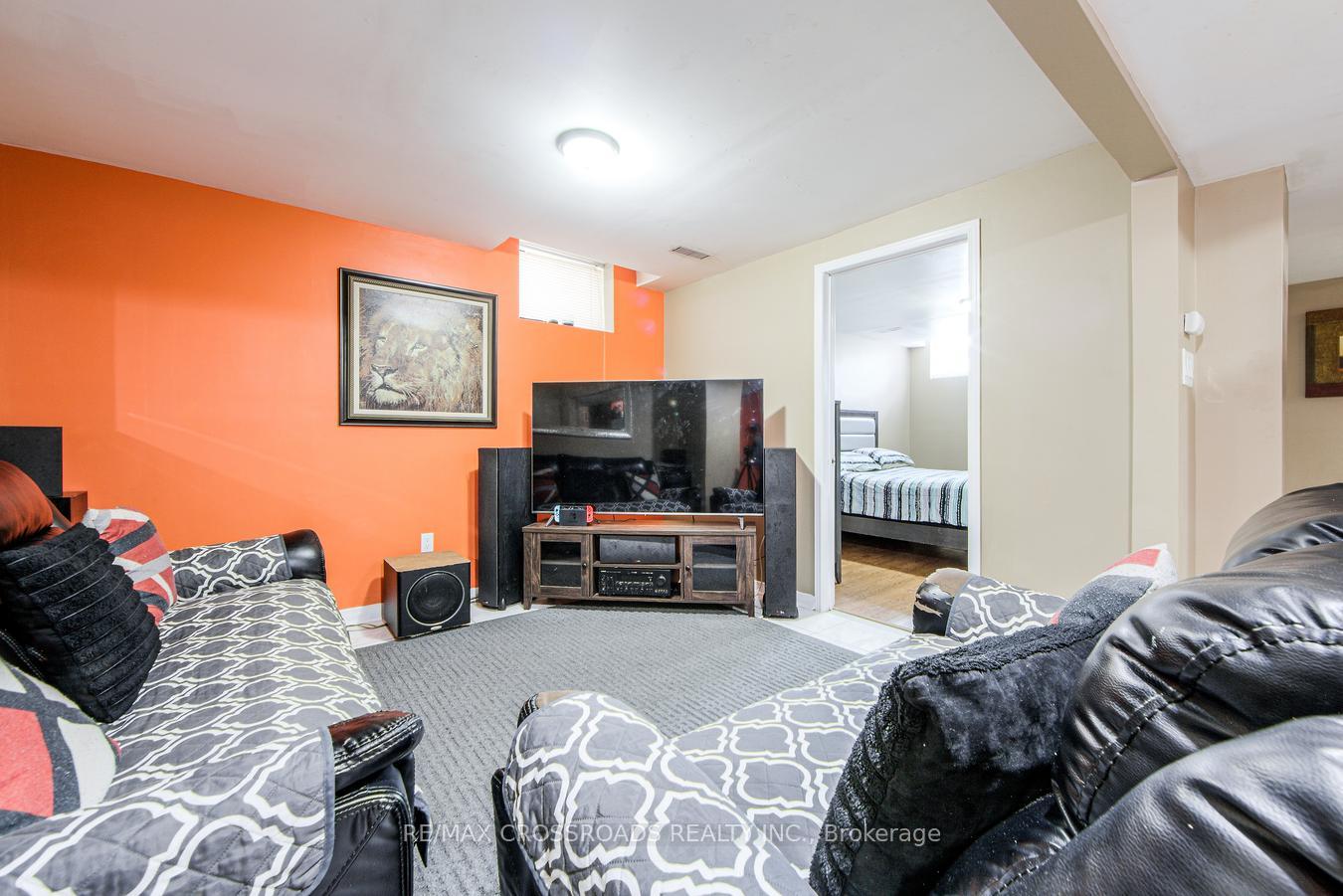 Photo 15 of 34 Narrow Valley Crescent, Brampton, Sandringham-Wellington — HOMEH