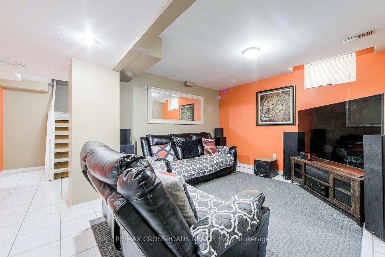 Photo 18 of 34 Narrow Valley Crescent, Brampton, Sandringham-Wellington — HOMEH