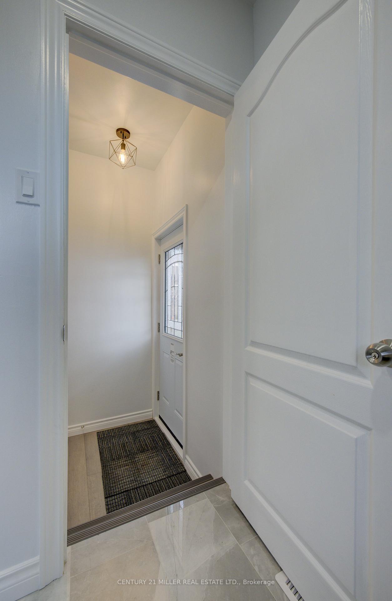 Photo 3 of 196 Queensdale Avenue E, Hamilton, Centremount — HOMEH
