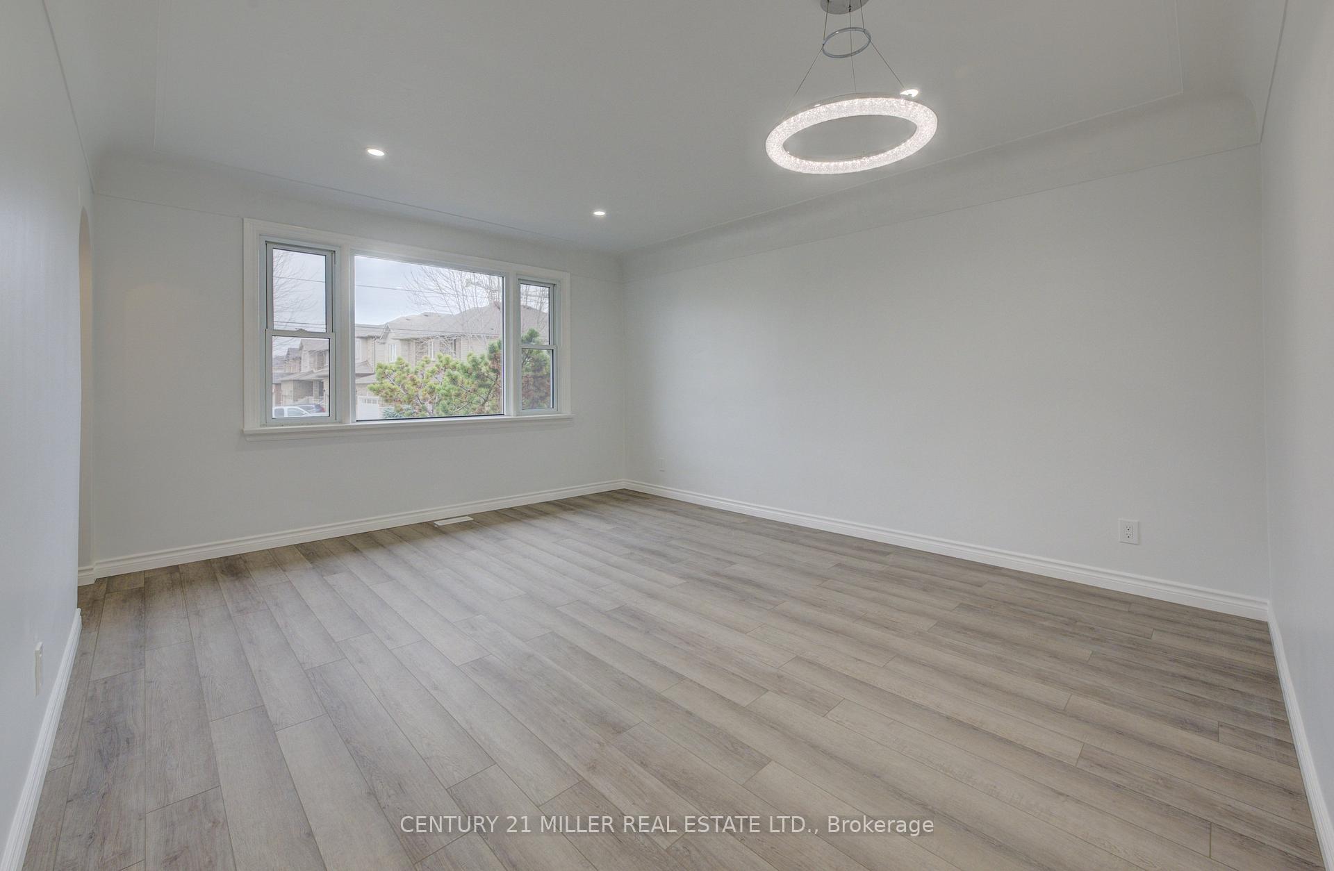 Photo 4 of 196 Queensdale Avenue E, Hamilton, Centremount — HOMEH