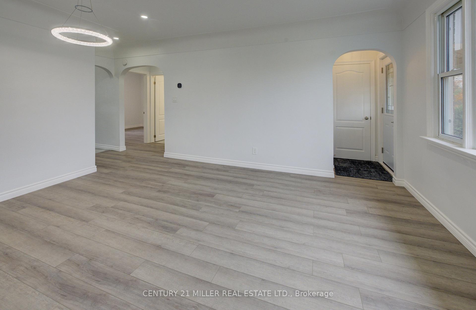 Photo 6 of 196 Queensdale Avenue E, Hamilton, Centremount — HOMEH