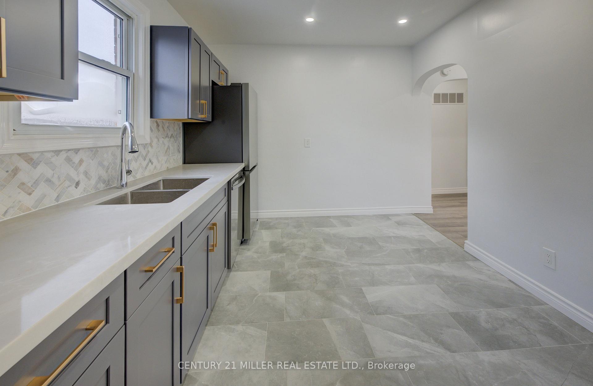 Photo 10 of 196 Queensdale Avenue E, Hamilton, Centremount — HOMEH