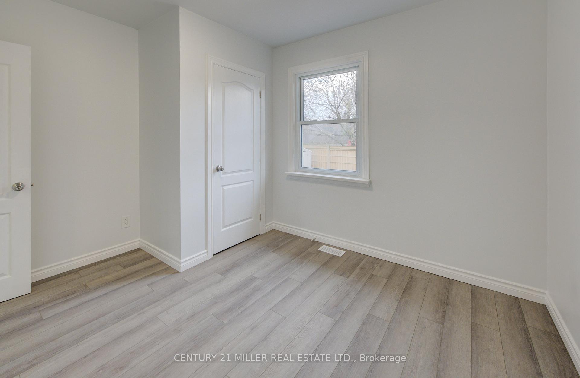Photo 14 of 196 Queensdale Avenue E, Hamilton, Centremount — HOMEH
