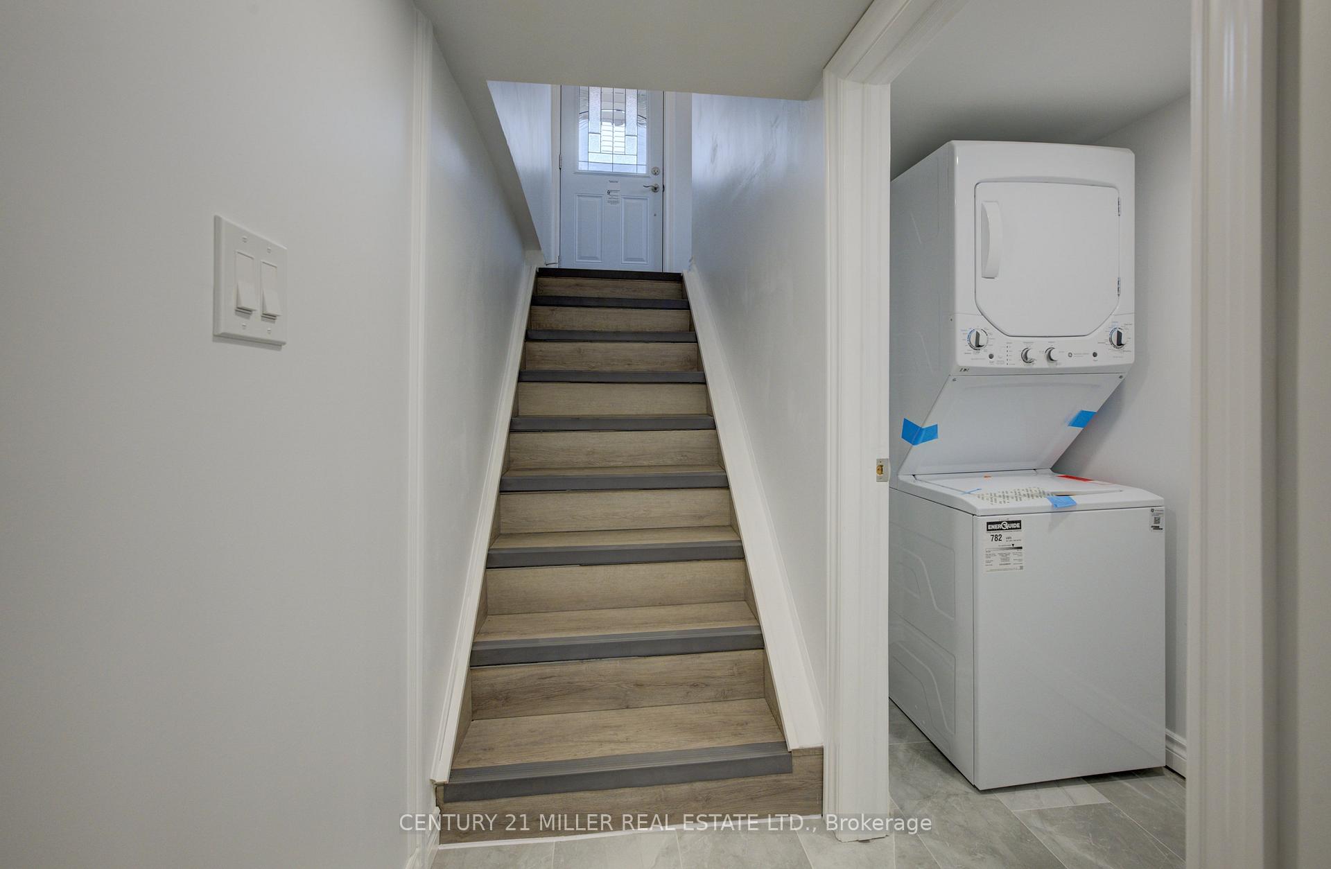 Photo 17 of 196 Queensdale Avenue E, Hamilton, Centremount — HOMEH