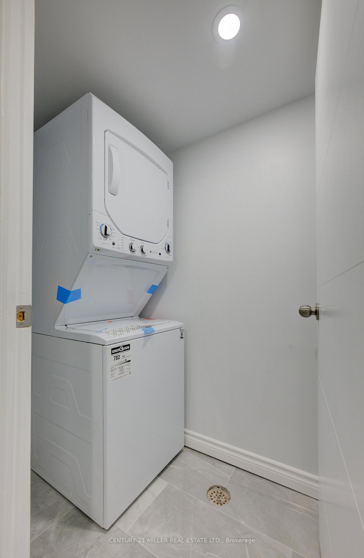 Photo 18 of 196 Queensdale Avenue E, Hamilton, Centremount — HOMEH
