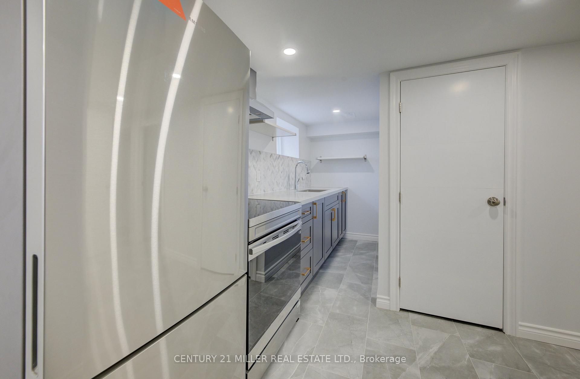 Photo 20 of 196 Queensdale Avenue E, Hamilton, Centremount — HOMEH
