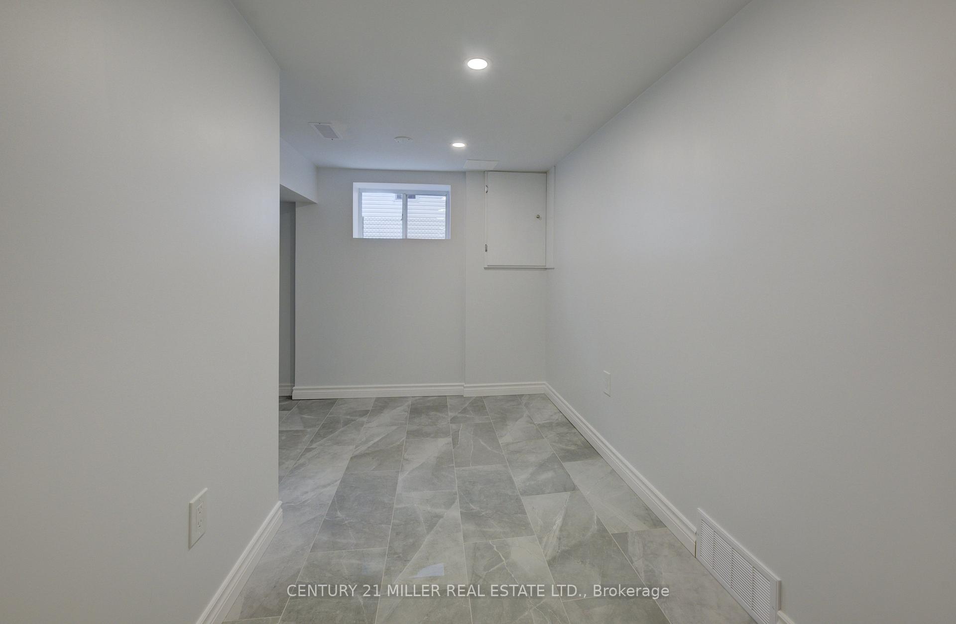 Photo 22 of 196 Queensdale Avenue E, Hamilton, Centremount — HOMEH
