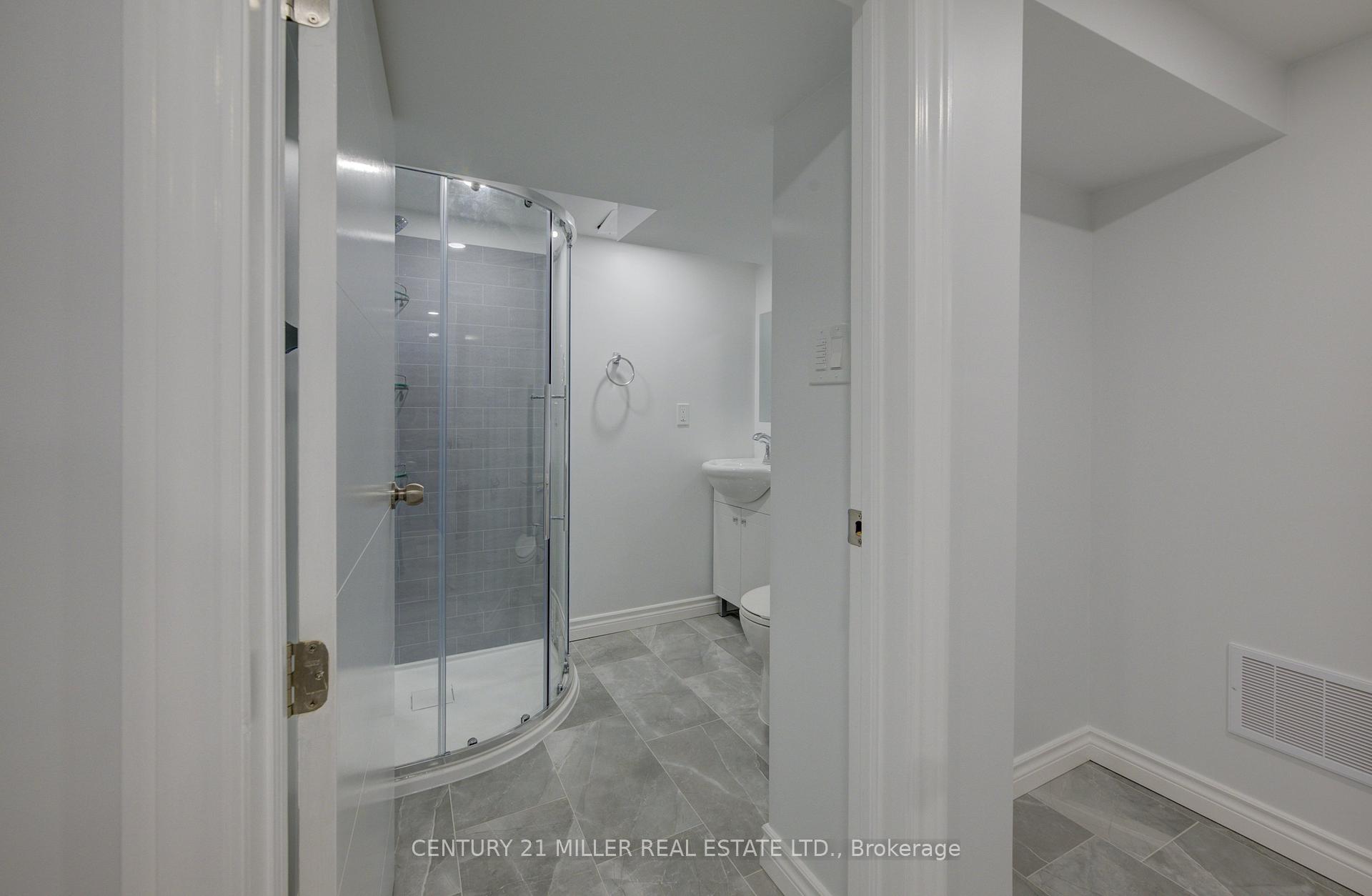 Photo 24 of 196 Queensdale Avenue E, Hamilton, Centremount — HOMEH