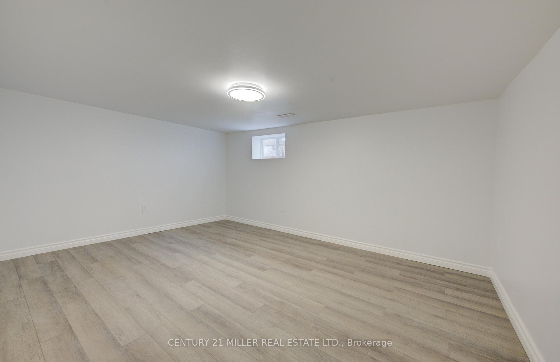 Photo 28 of 196 Queensdale Avenue E, Hamilton, Centremount — HOMEH