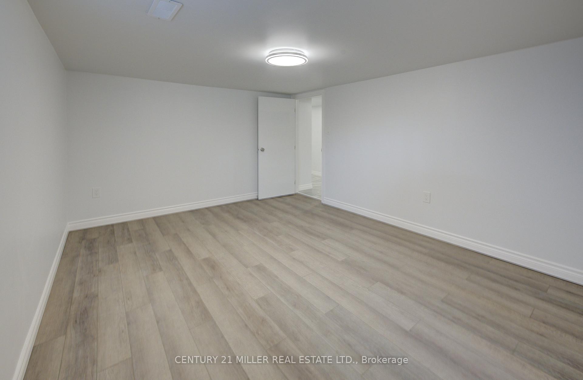 Photo 29 of 196 Queensdale Avenue E, Hamilton, Centremount — HOMEH