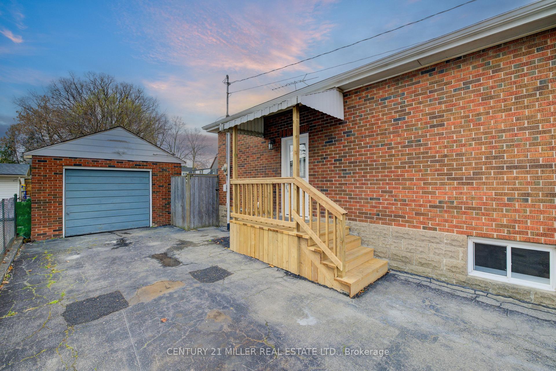 Photo 30 of 196 Queensdale Avenue E, Hamilton, Centremount — HOMEH