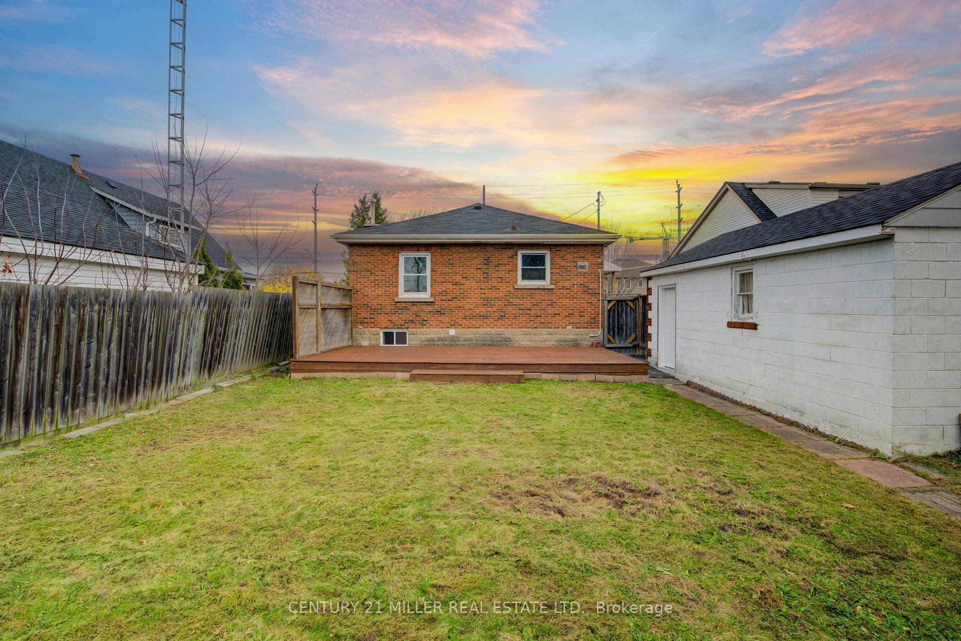 Photo 35 of 196 Queensdale Avenue E, Hamilton, Centremount — HOMEH
