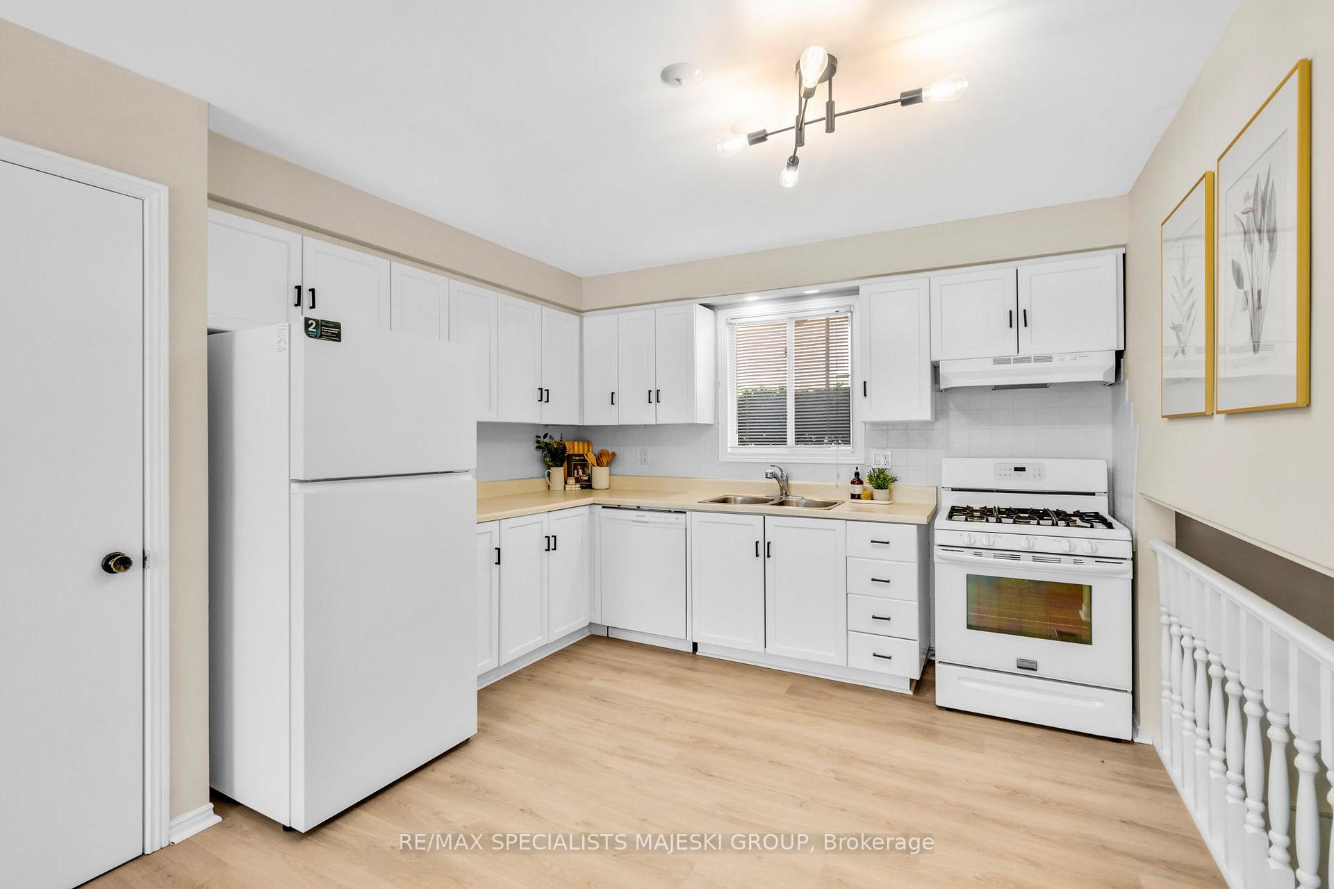 Photo 11 of 49 Goldwin Street, Hamilton, Gurnett — HOMEH