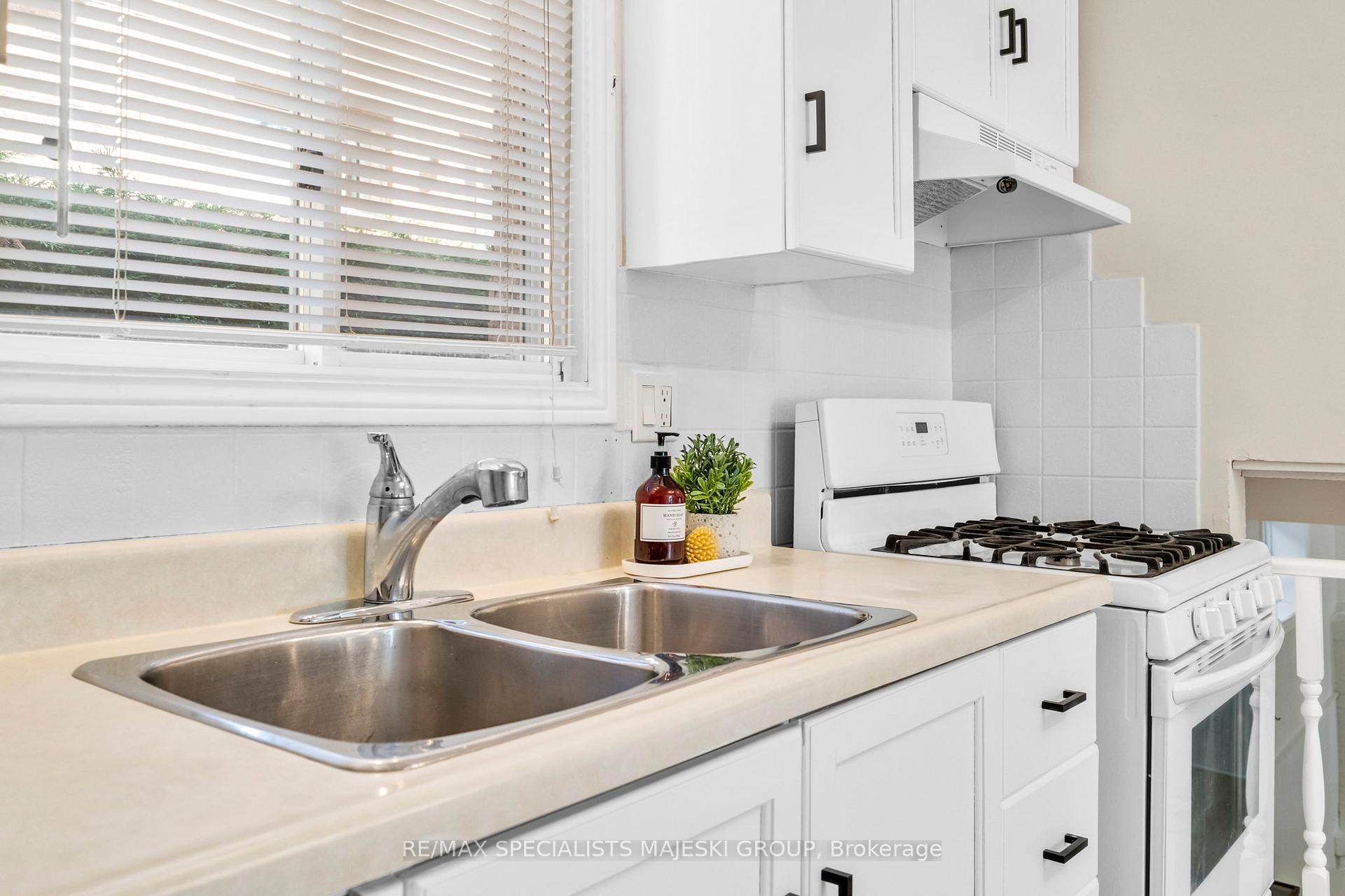 Photo 12 of 49 Goldwin Street, Hamilton, Gurnett — HOMEH