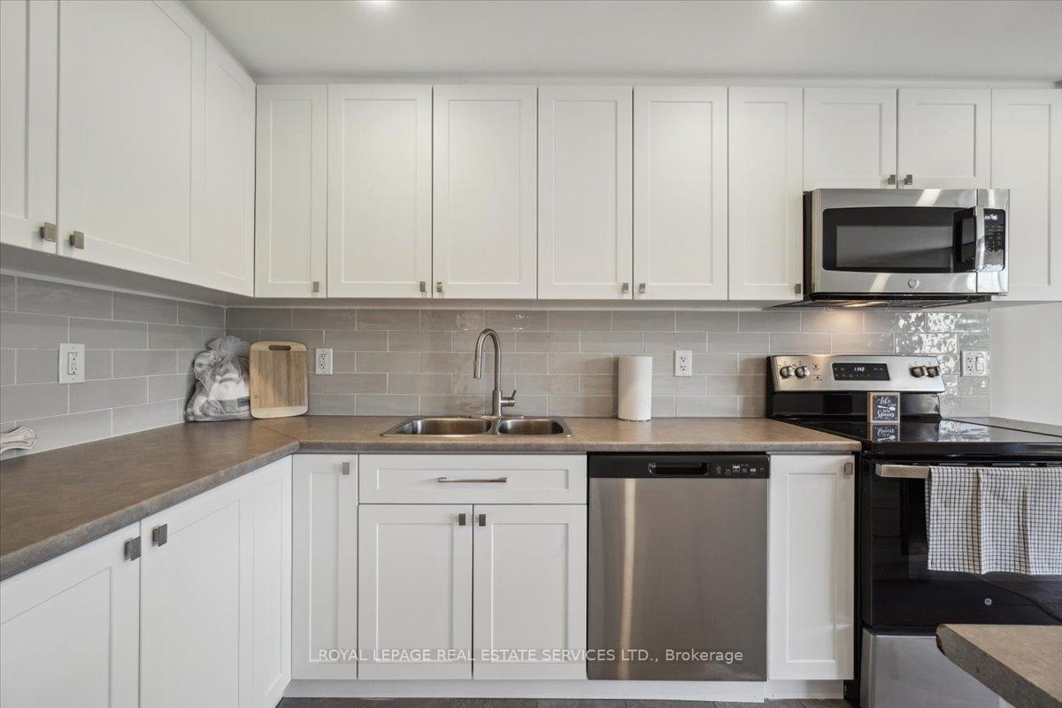 Photo 4 of Unit 408, 62 Park Avenue, Halton Hills, Georgetown — HOMEH
