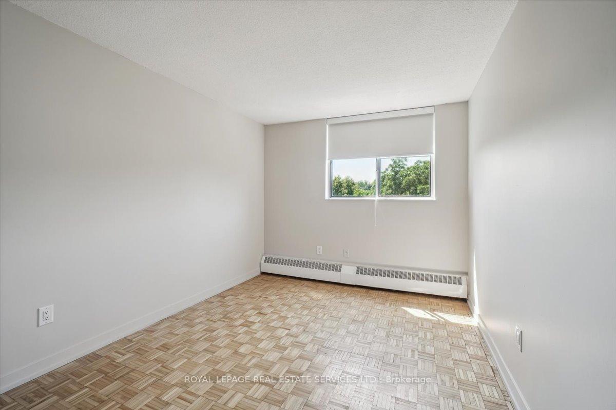 Photo 12 of Unit 408, 62 Park Avenue, Halton Hills, Georgetown — HOMEH