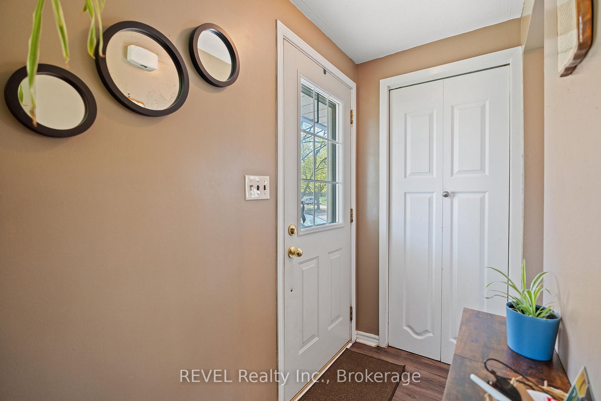 Photo 4 of 31 Louis Avenue, St. Catharines, Bunting/Linwell — HOMEH