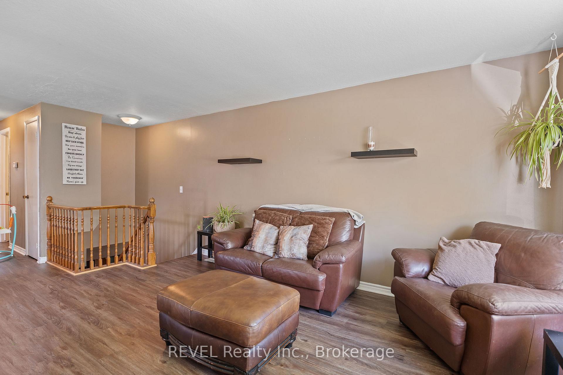 Photo 5 of 31 Louis Avenue, St. Catharines, Bunting/Linwell — HOMEH