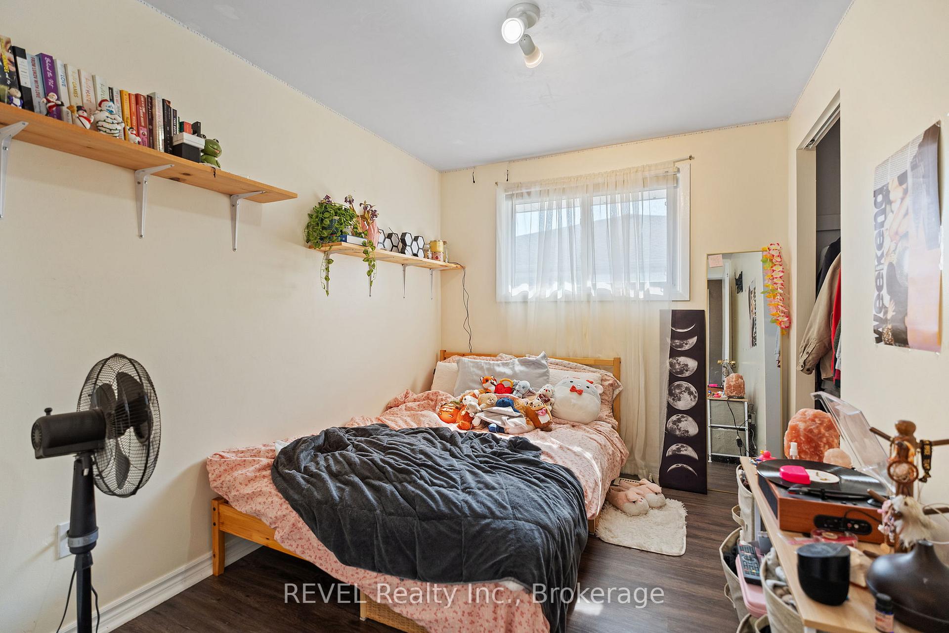 Photo 15 of 31 Louis Avenue, St. Catharines, Bunting/Linwell — HOMEH