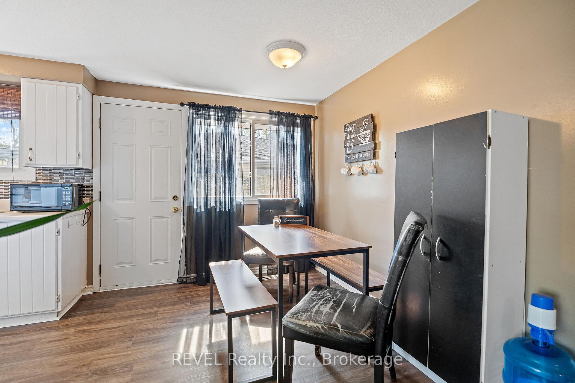 Photo 16 of 31 Louis Avenue, St. Catharines, Bunting/Linwell — HOMEH