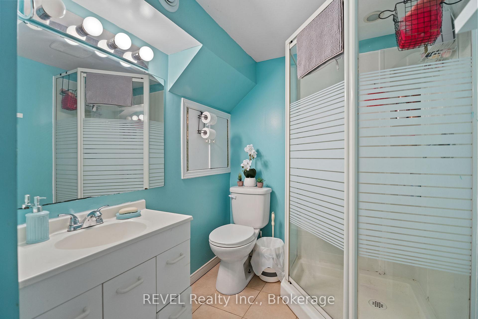 Photo 21 of 31 Louis Avenue, St. Catharines, Bunting/Linwell — HOMEH