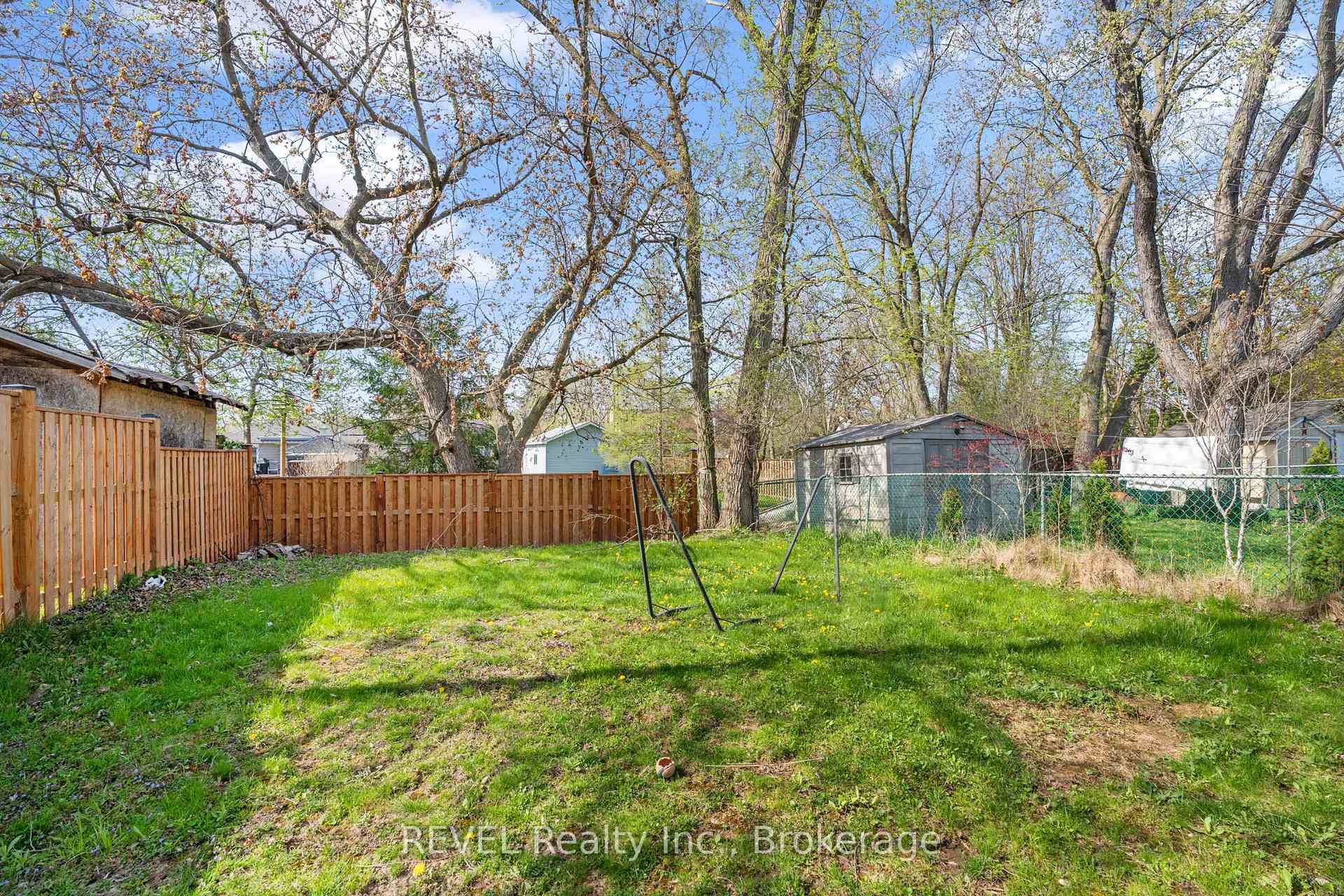Photo 25 of 31 Louis Avenue, St. Catharines, Bunting/Linwell — HOMEH