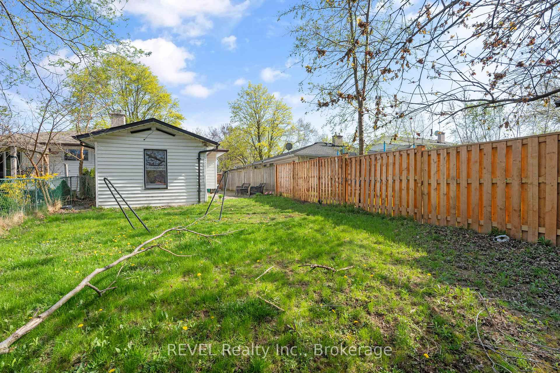 Photo 26 of 31 Louis Avenue, St. Catharines, Bunting/Linwell — HOMEH