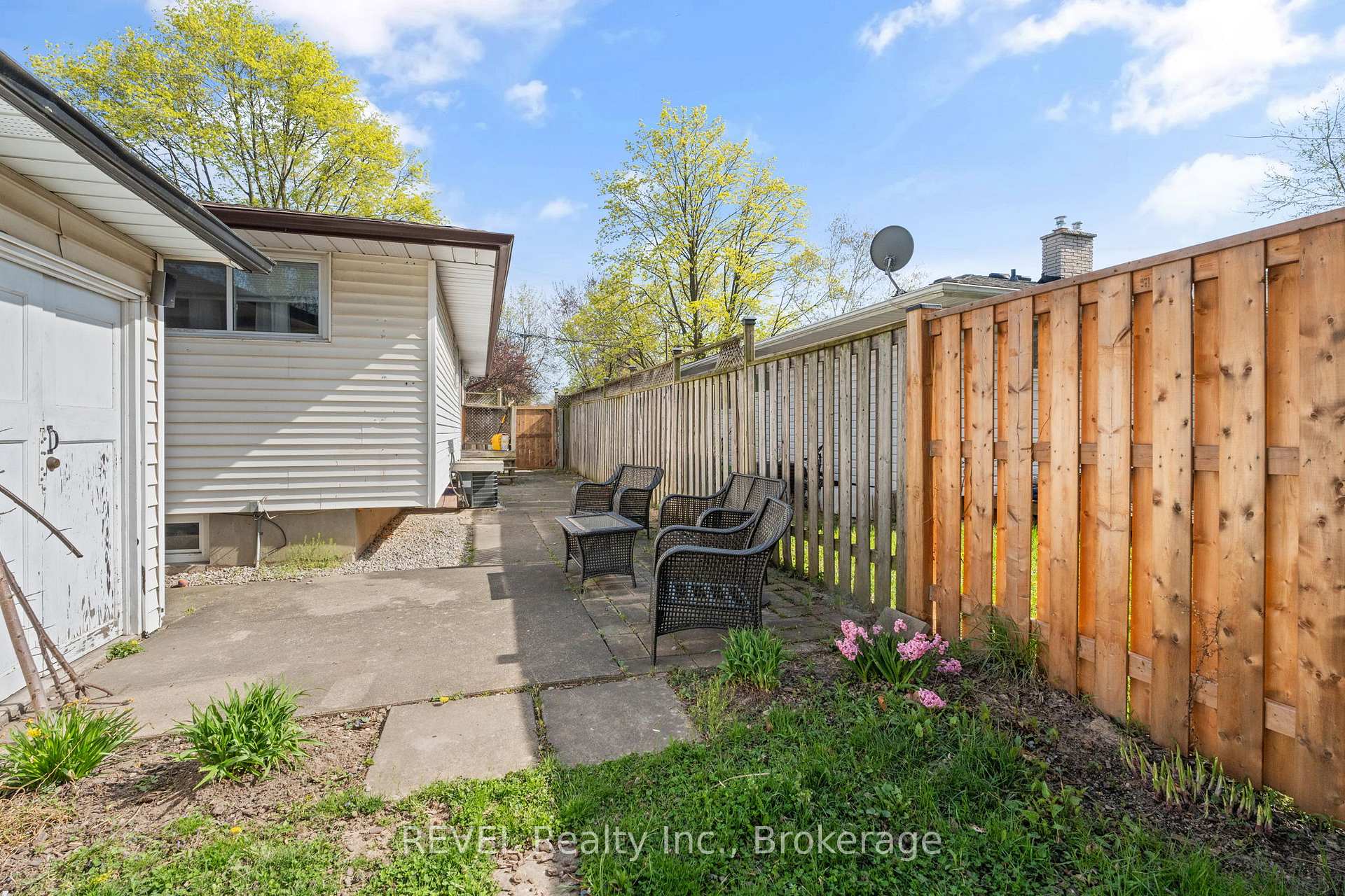 Photo 27 of 31 Louis Avenue, St. Catharines, Bunting/Linwell — HOMEH