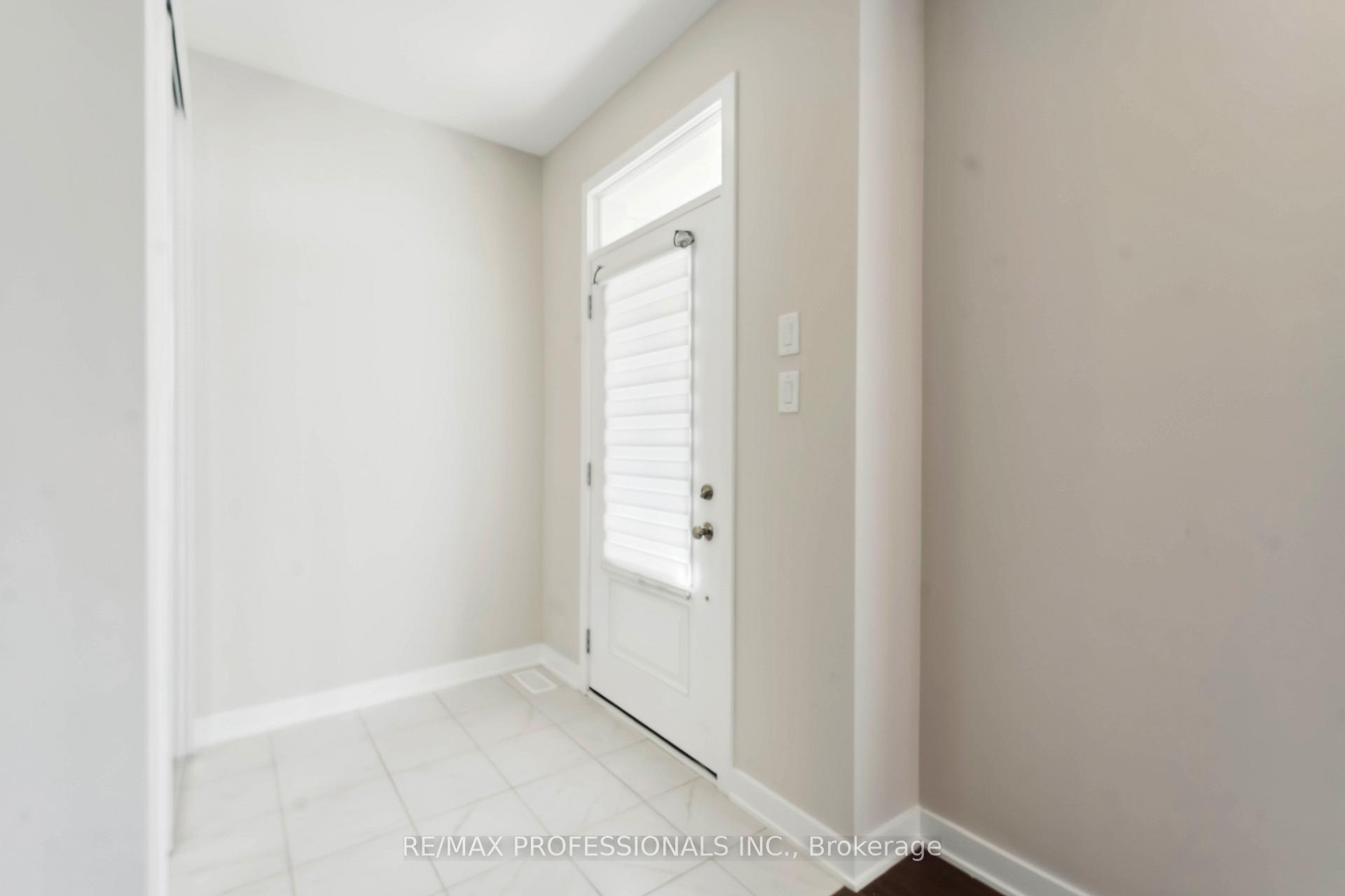 Photo 2 of 826 Bascule Place, Ottawa, Btwn Franktown Rd. & Fallowfield Rd. — HOMEH
