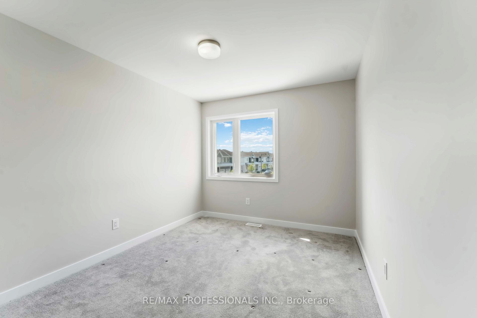 Photo 16 of 826 Bascule Place, Ottawa, Btwn Franktown Rd. & Fallowfield Rd. — HOMEH