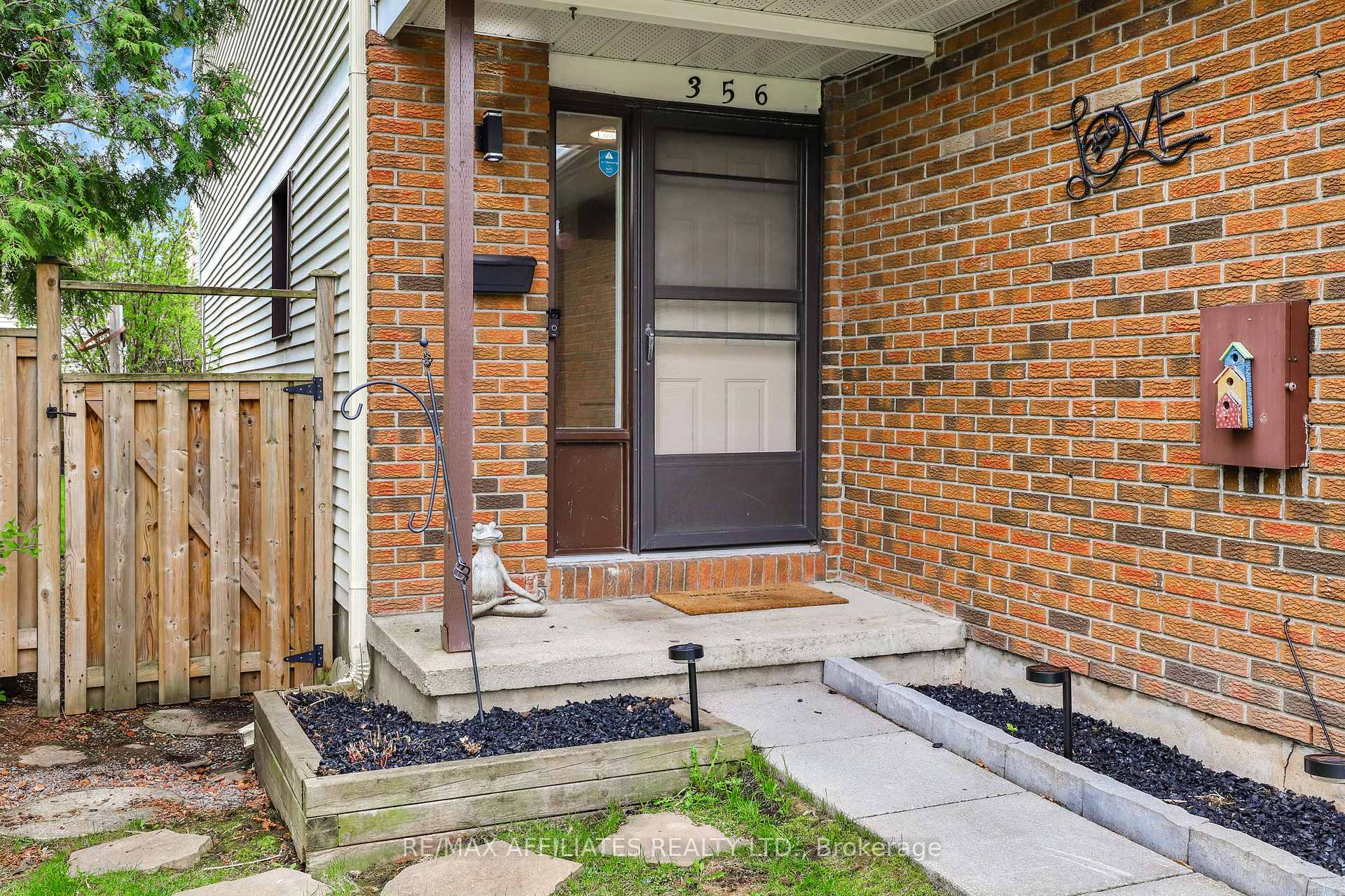 Photo 4 of 356 Monica Crescent, Ottawa, Bilberry Creek/Queenswood Heights — HOMEH