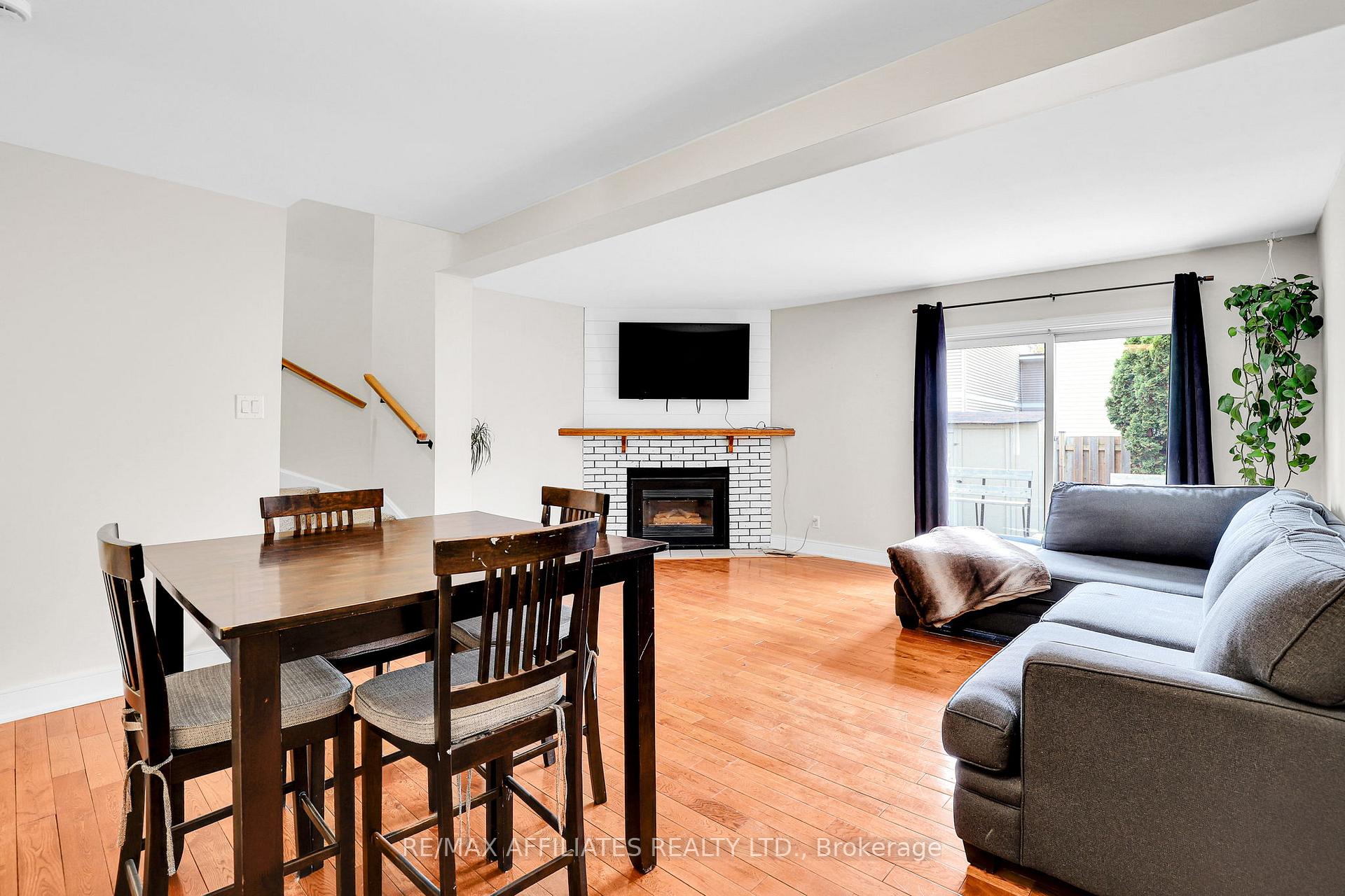 Photo 7 of 356 Monica Crescent, Ottawa, Bilberry Creek/Queenswood Heights — HOMEH