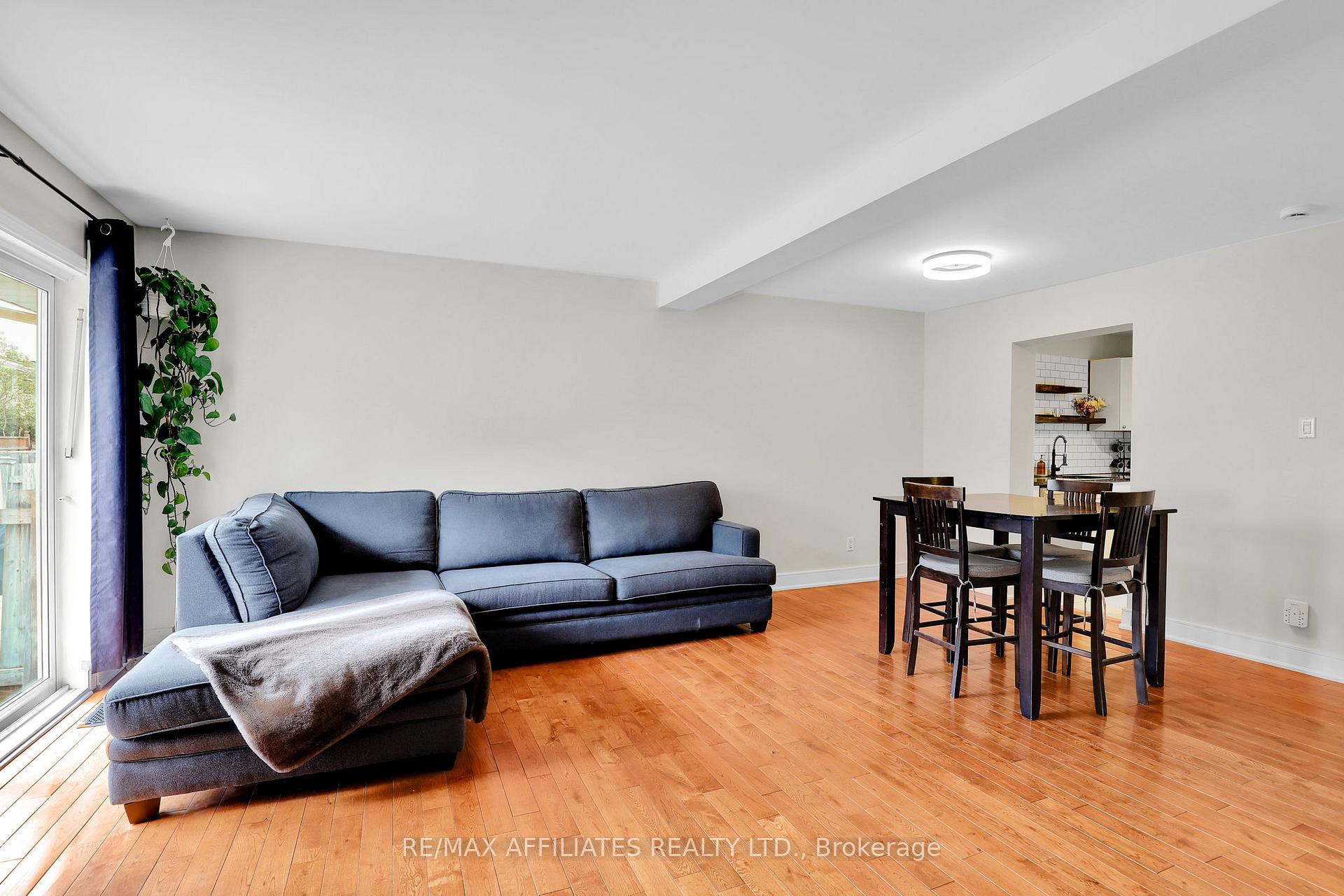 Photo 9 of 356 Monica Crescent, Ottawa, Bilberry Creek/Queenswood Heights — HOMEH