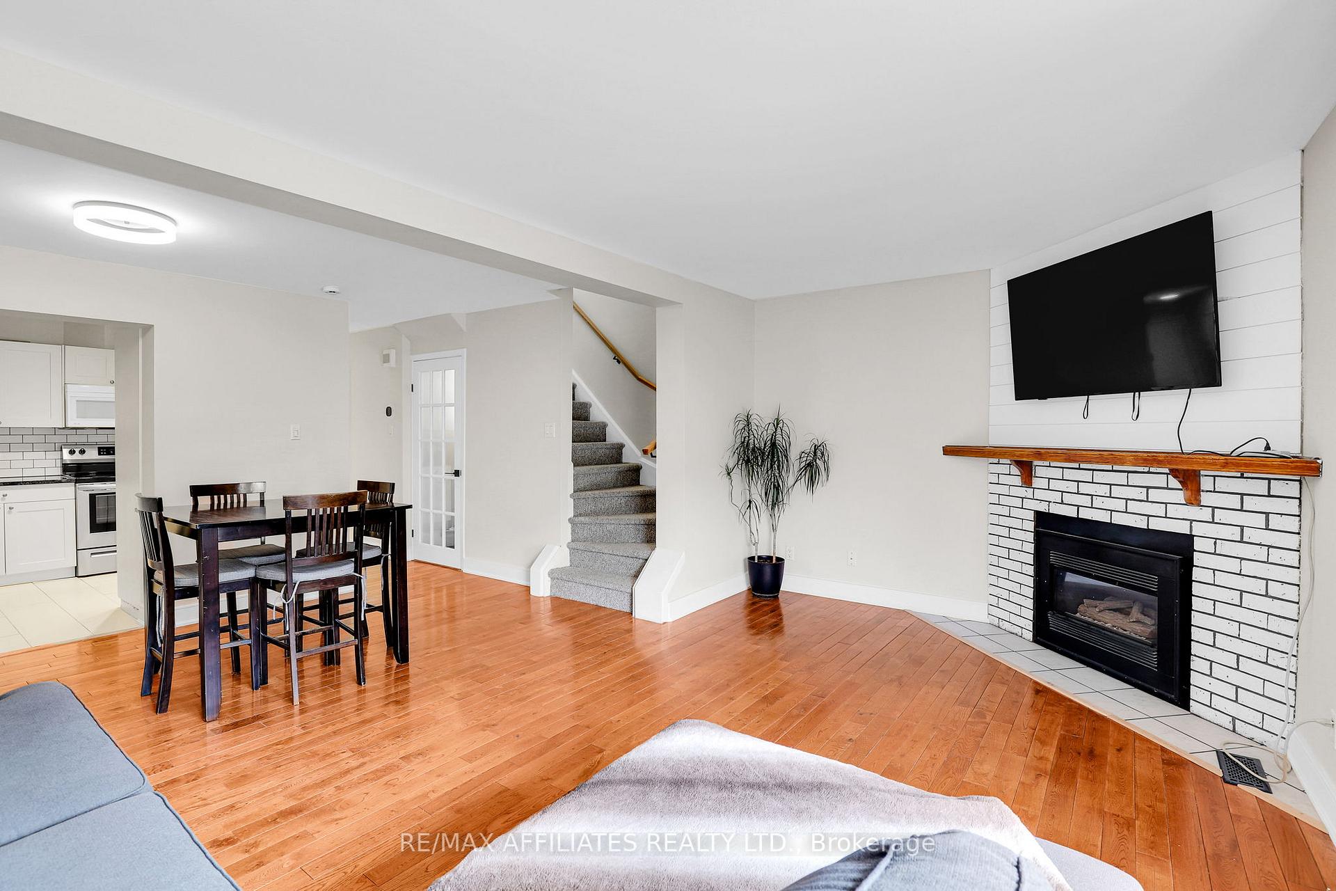Photo 10 of 356 Monica Crescent, Ottawa, Bilberry Creek/Queenswood Heights — HOMEH