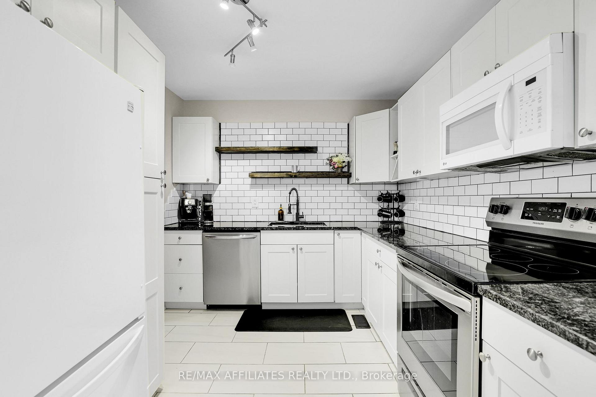 Photo 12 of 356 Monica Crescent, Ottawa, Bilberry Creek/Queenswood Heights — HOMEH