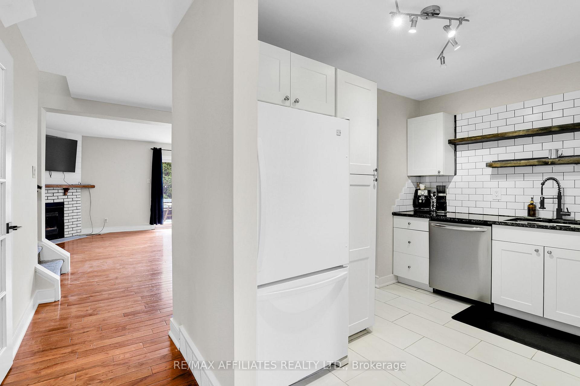 Photo 14 of 356 Monica Crescent, Ottawa, Bilberry Creek/Queenswood Heights — HOMEH