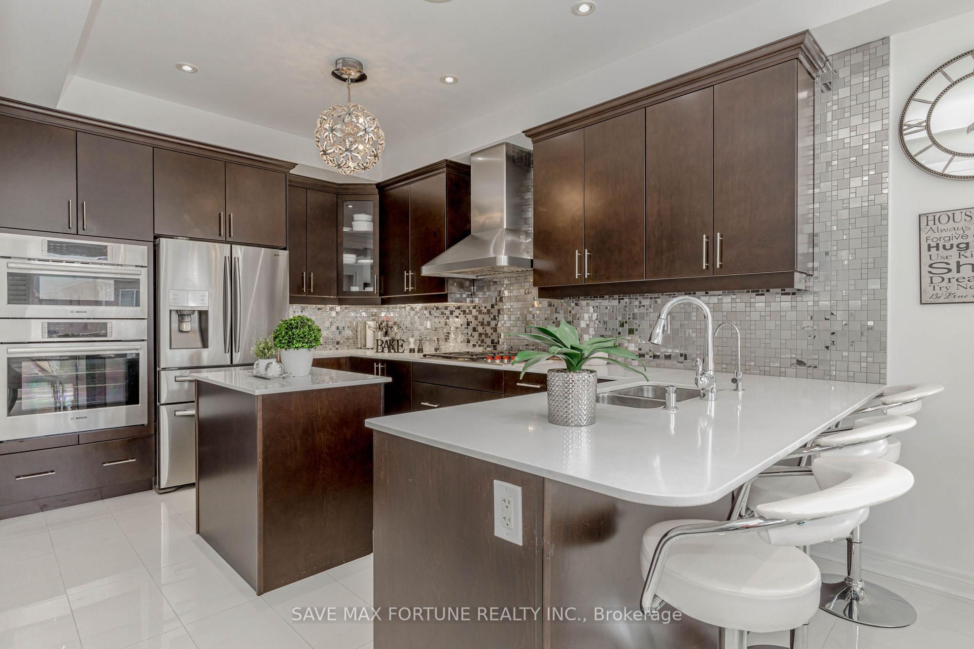Photo 17 of 16 Berryfield Way NE, Brampton, Sandringham-Wellington — HOMEH