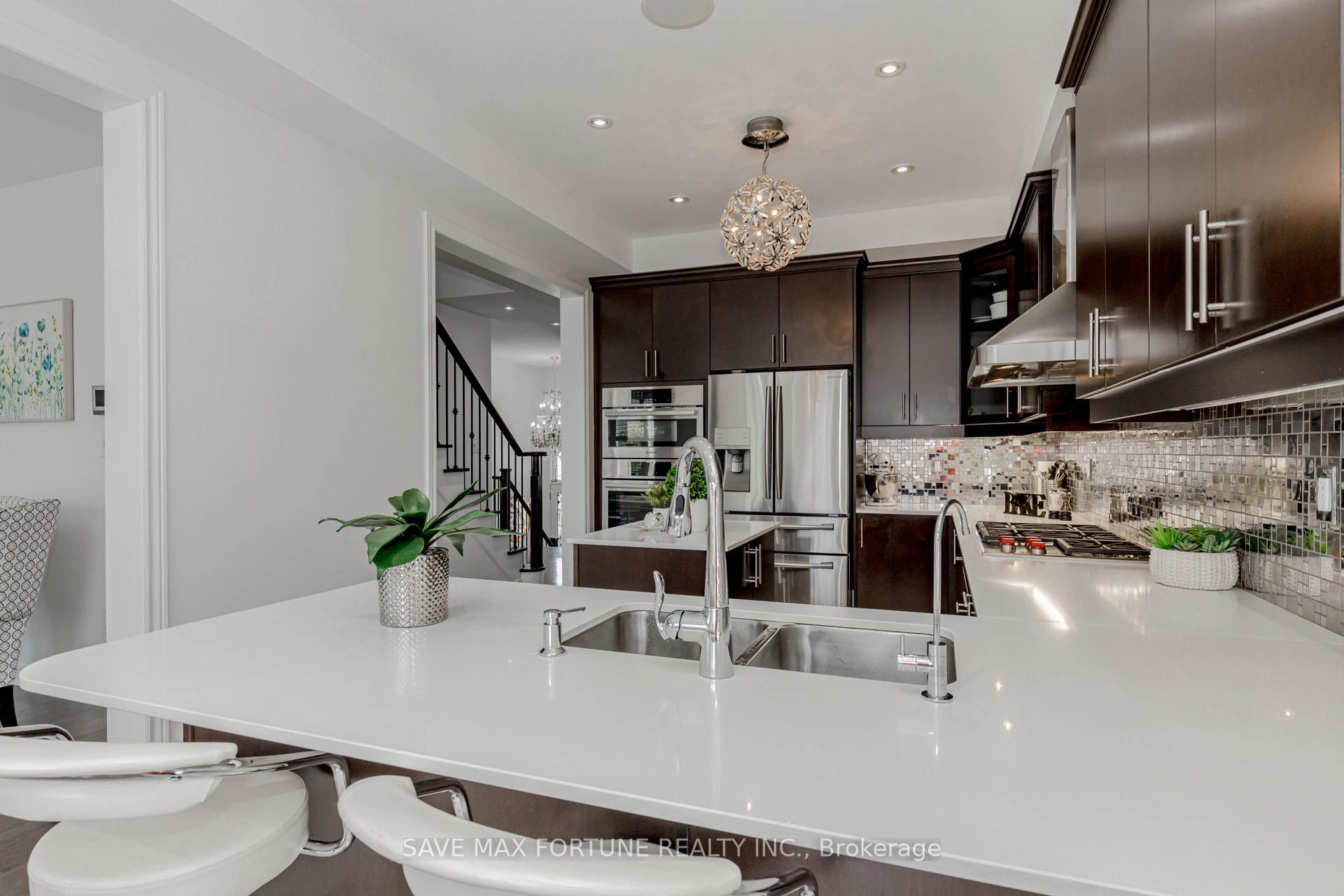 Photo 18 of 16 Berryfield Way NE, Brampton, Sandringham-Wellington — HOMEH
