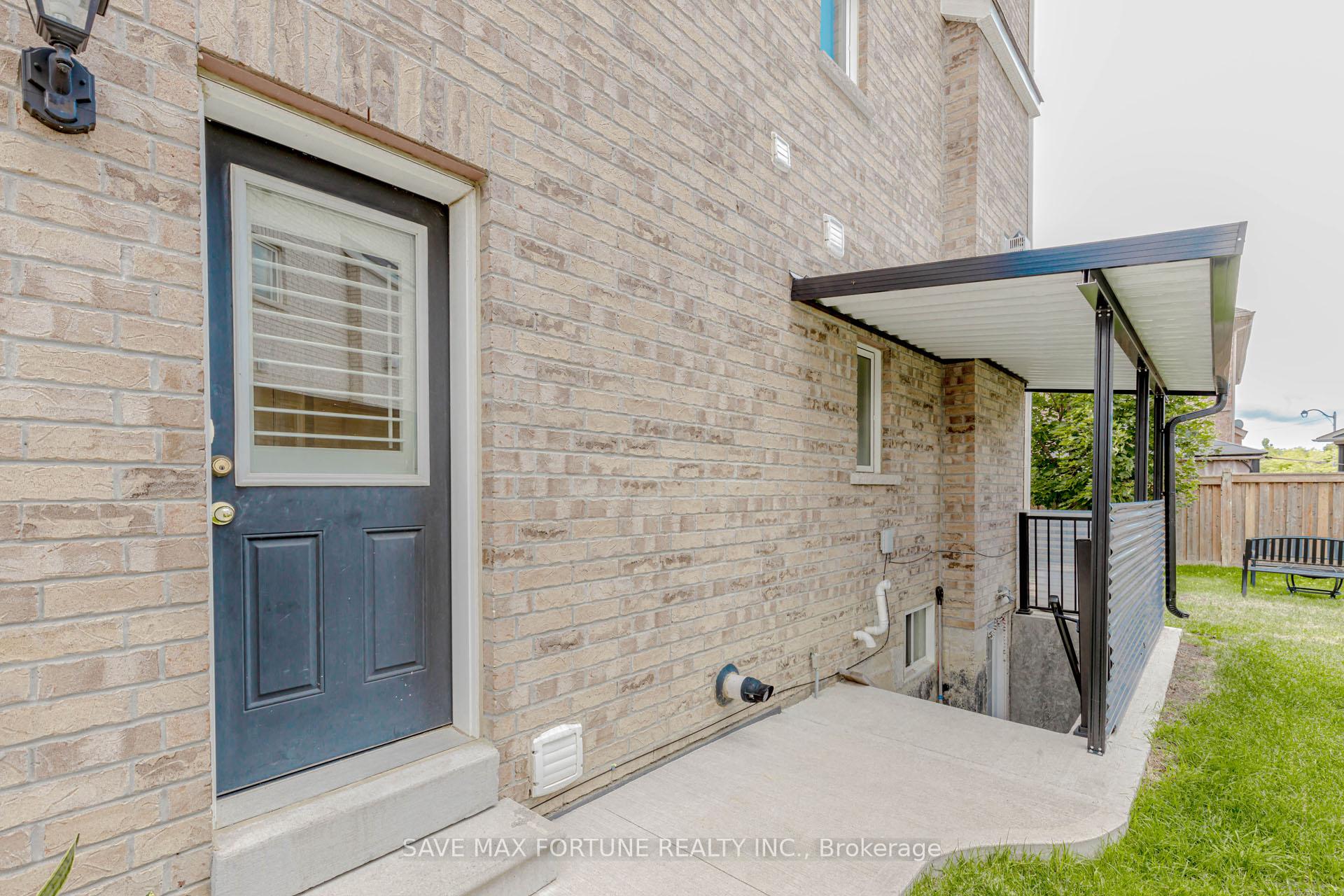 Photo 93 of 16 Berryfield Way NE, Brampton, Sandringham-Wellington — HOMEH