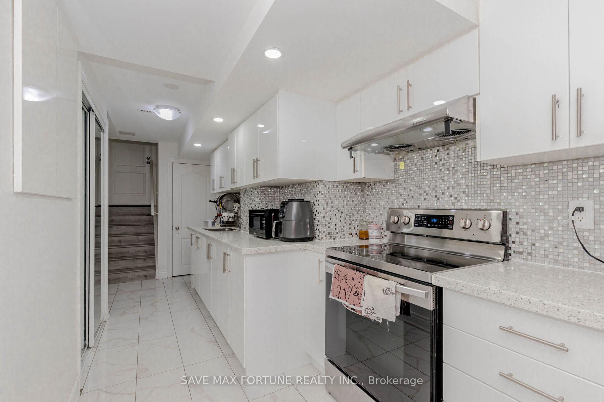 Photo 94 of 16 Berryfield Way NE, Brampton, Sandringham-Wellington — HOMEH