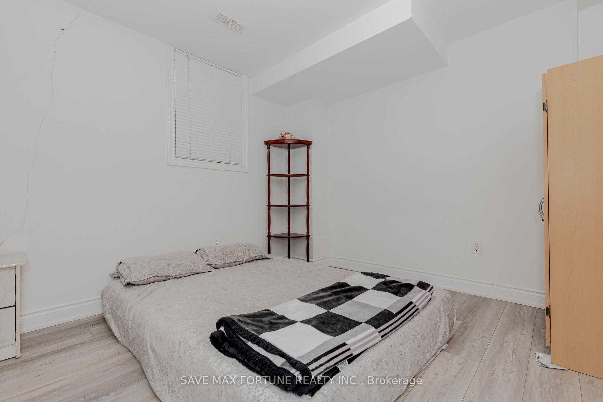 Photo 95 of 16 Berryfield Way NE, Brampton, Sandringham-Wellington — HOMEH