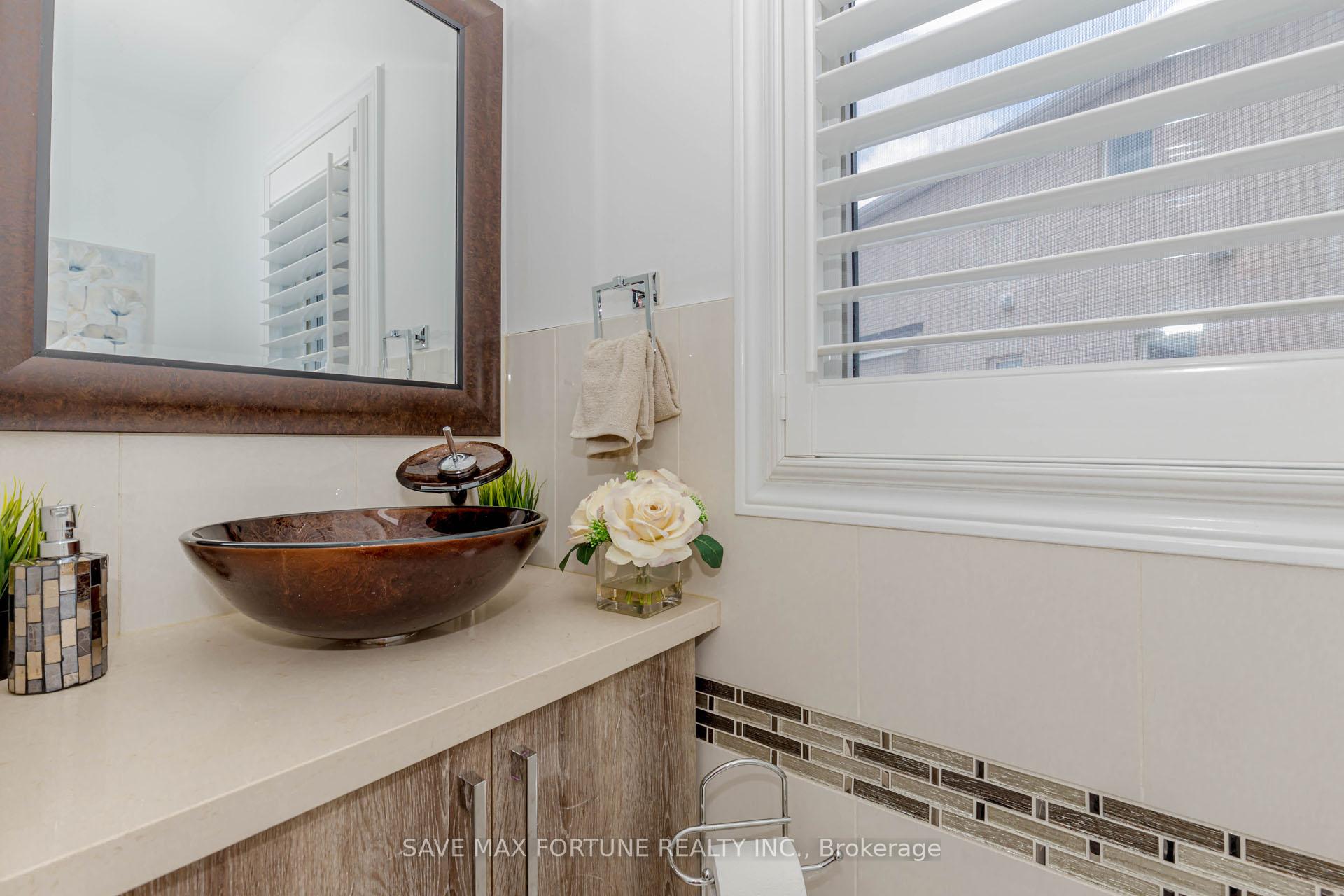 Photo 64 of 16 Berryfield Way NE, Brampton, Sandringham-Wellington — HOMEH