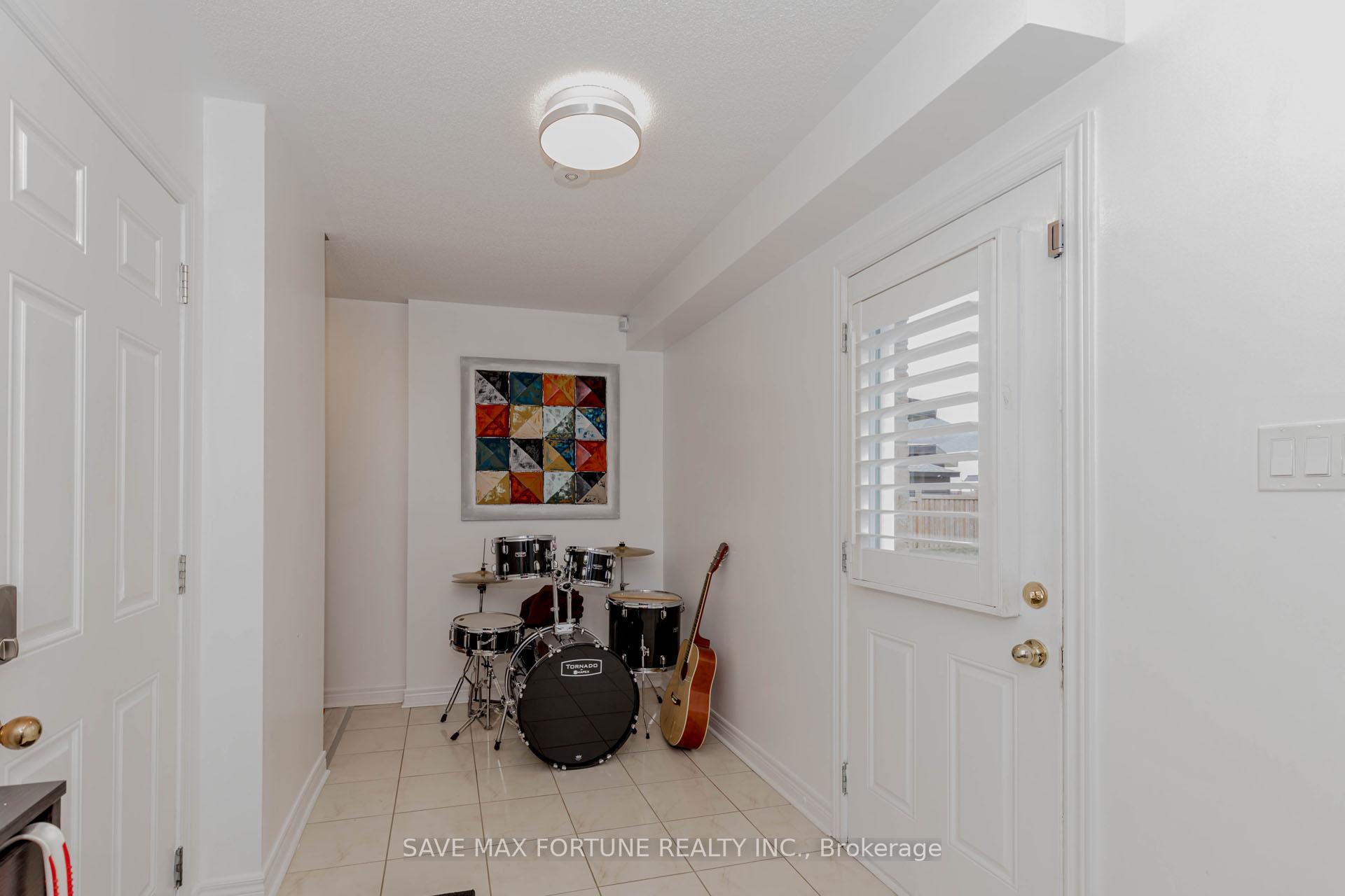 Photo 77 of 16 Berryfield Way NE, Brampton, Sandringham-Wellington — HOMEH