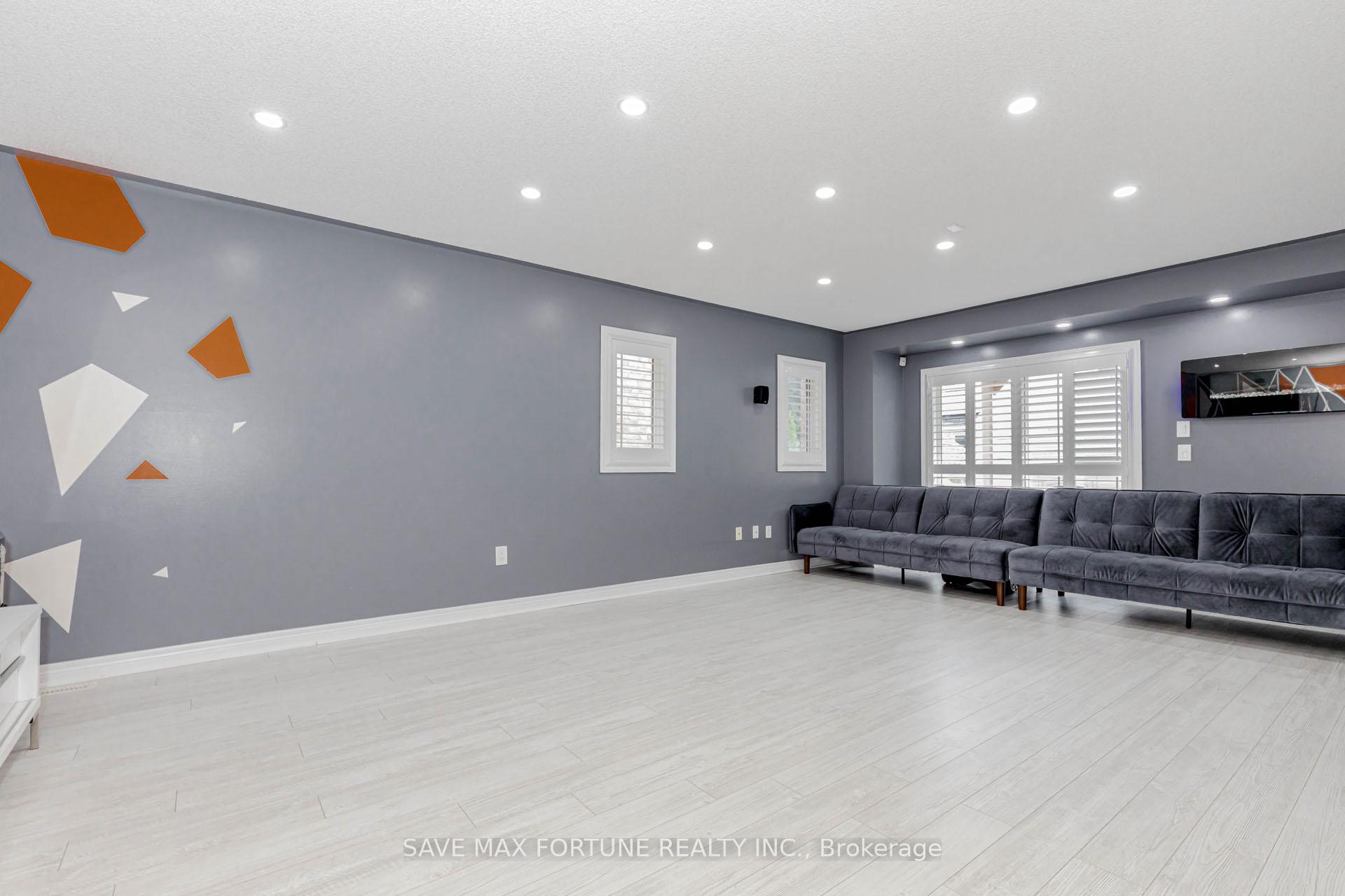 Photo 78 of 16 Berryfield Way NE, Brampton, Sandringham-Wellington — HOMEH