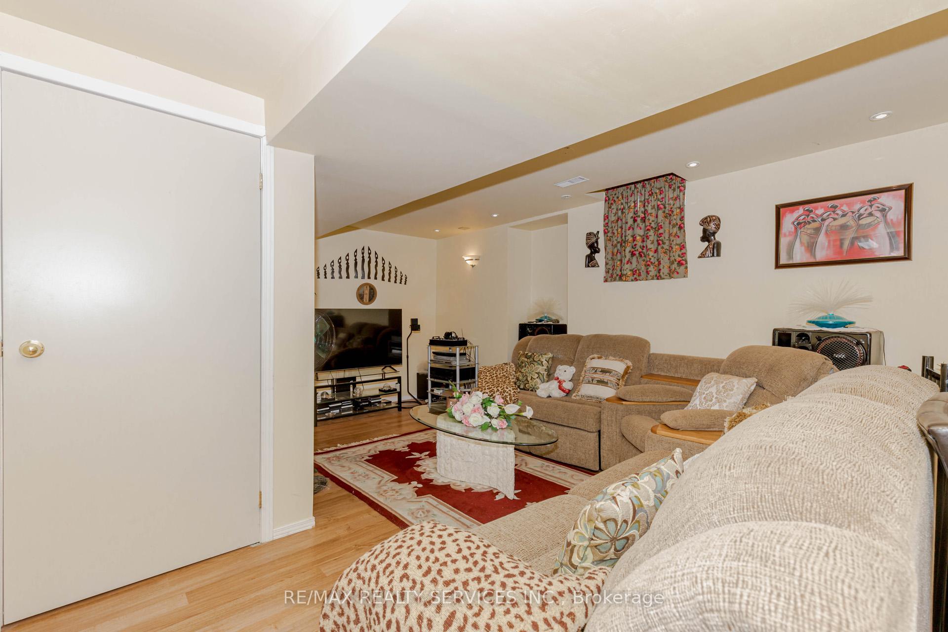 Photo 35 of 66 Viceroy Crescent, Brampton, Northwest Sandalwood Parkway — HOMEH