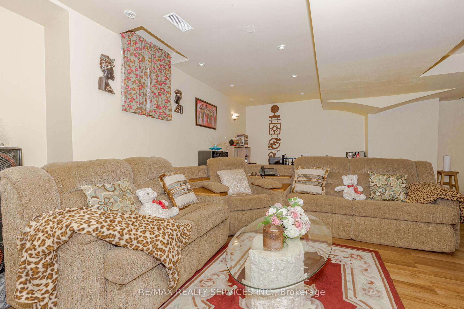Photo 36 of 66 Viceroy Crescent, Brampton, Northwest Sandalwood Parkway — HOMEH
