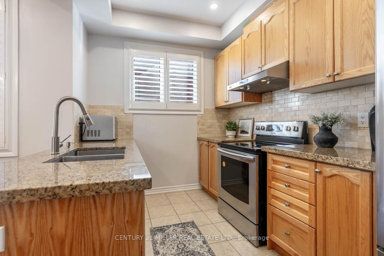 Photo 7 of 81 New Pines Trail, Brampton, Heart Lake East — HOMEH