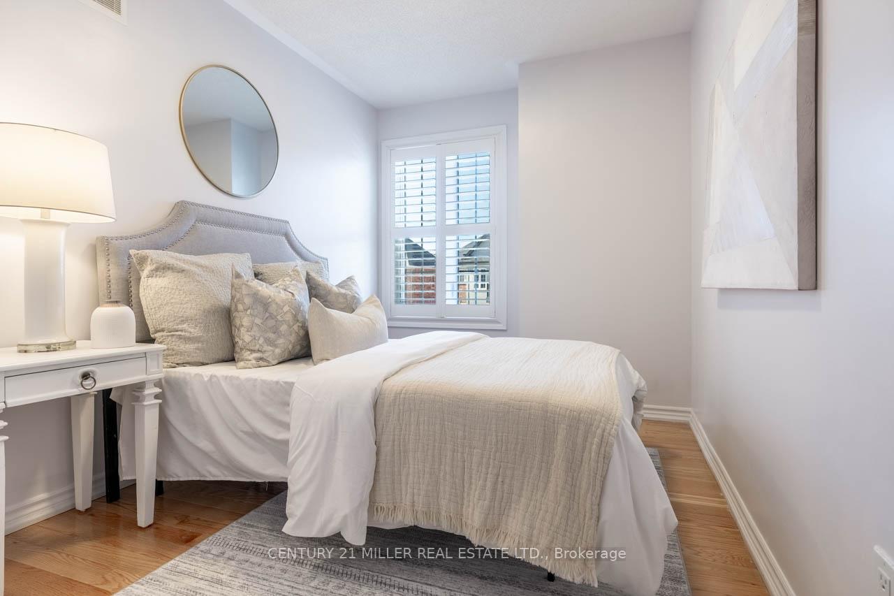 Photo 10 of 81 New Pines Trail, Brampton, Heart Lake East — HOMEH