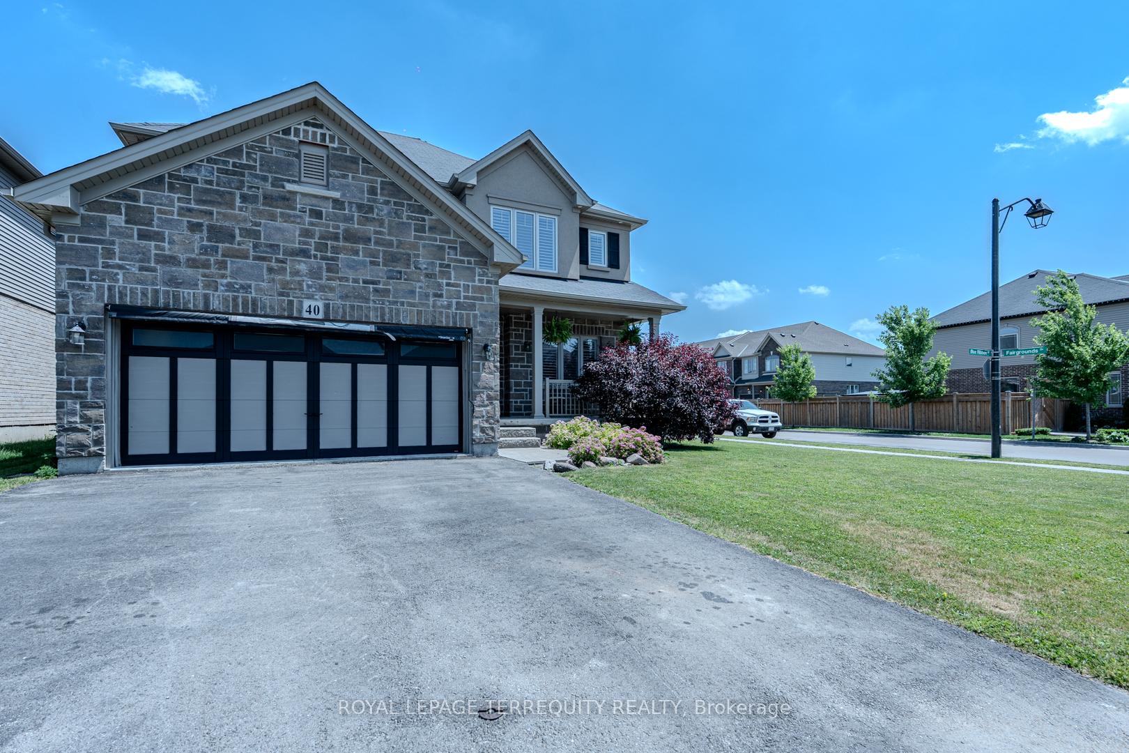 Front of 40 Blue Ribbon Way