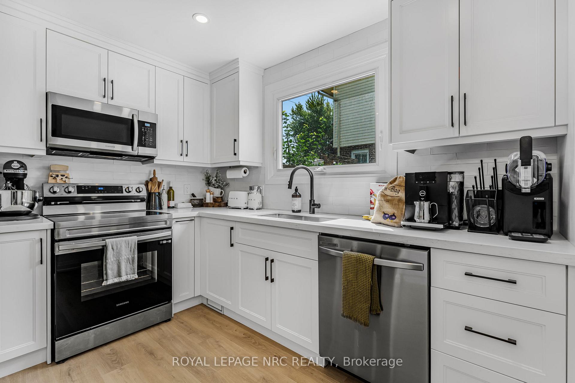 Photo 4 of 200 St Augustine Drive, St. Catharines, Secord Woods — HOMEH